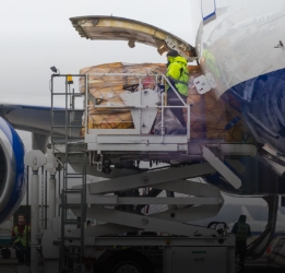 img bg cargo warehouse services